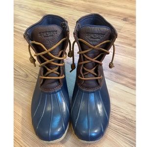 Sperry Women's Saltwater Duck Boot, Tan & Navy, Size 9 (Medium)